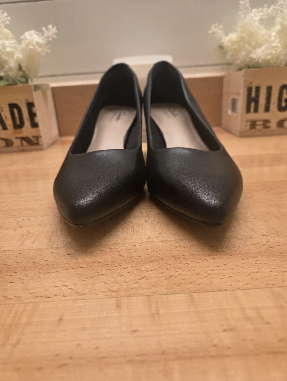 Clarks Linvale Jerica Pumps Black Leather Kitten Heels Women's Size 8